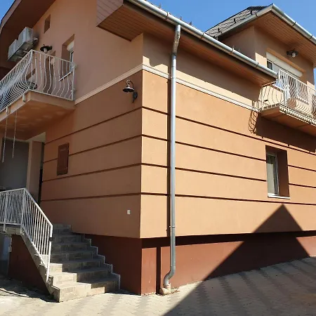Adam Es Eva Apartman Rezi