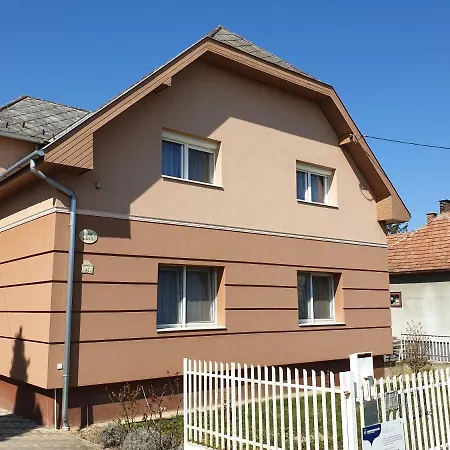 Adam Es Eva Apartman Διαμέρισμα *