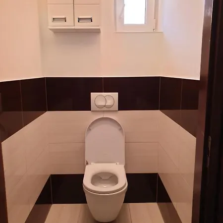 Adam Es Eva Apartman Rezi