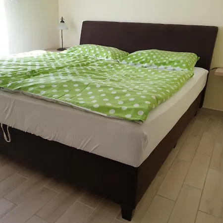 Adam Es Eva Apartman Διαμέρισμα Rezi
