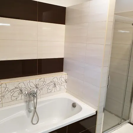 Adam Es Eva Apartman Διαμέρισμα Rezi